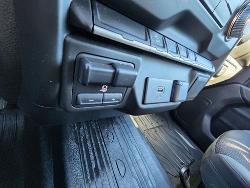 Used 2019 GMC Sierra 1500 4x4 Crew Cab w/ Convenience Package image 28