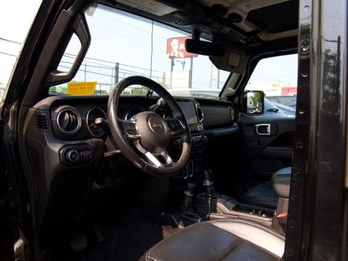 Used 2019 Jeep Wrangler Unlimited Sahara AWD/4WD image 13
