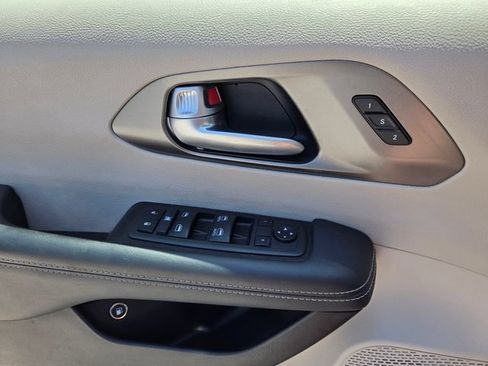 Used 2024 Chrysler Pacifica Limited FWD image 20