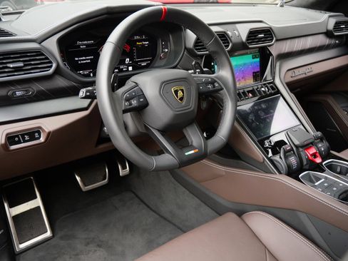 Used 2024 Lamborghini Urus S image 13