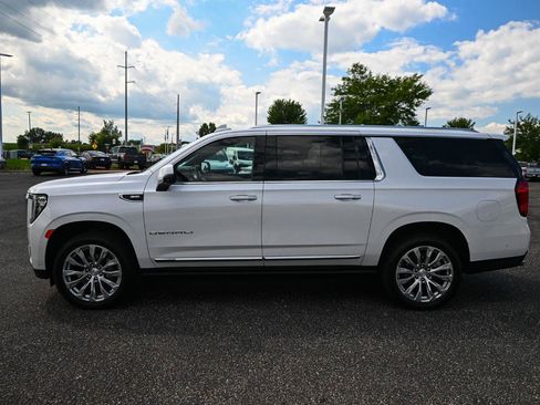 Used 2024 GMC Yukon XL Denali w/ Denali Reserve Package AWD/4WD image 8