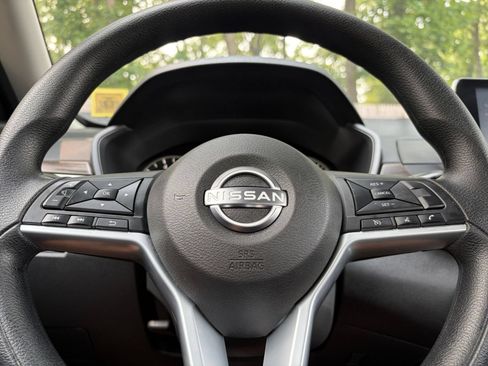 Used 2025 Nissan Altima 2.5 SV FWD image 27