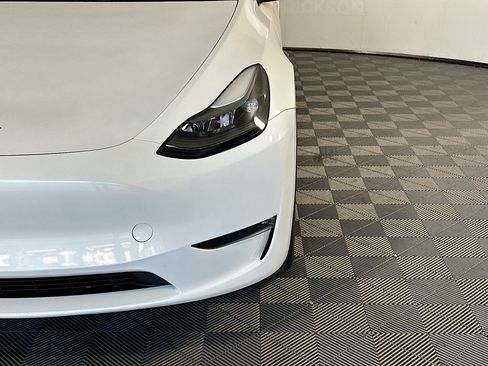 Used 2024 Tesla Model Y Long Range AWD/4WD image 9