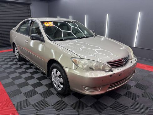 Used 2005 Toyota Camry LE FWD image 3