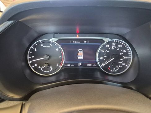 Certified 2025 Nissan Sentra SR FWD image 17