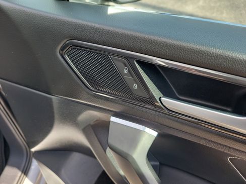 Used 2022 Volkswagen Tiguan SE image 11