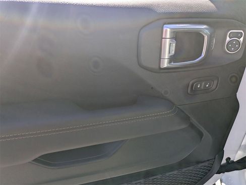 Used 2023 Jeep Wrangler Altitude image 10