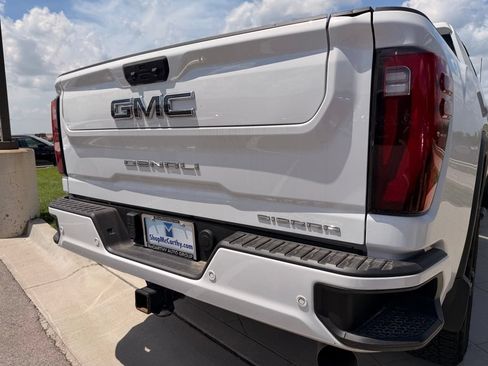 Used 2025 GMC Sierra 3500 Denali Ultimate w/ Snow Plow Prep/Camper Package AWD/4WD image 37