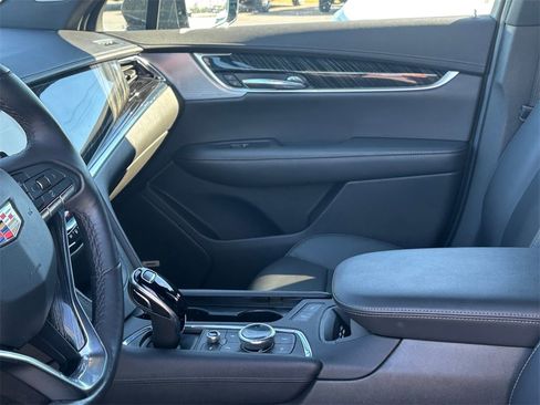 Used 2023 Cadillac XT6 Premium Luxury image 11