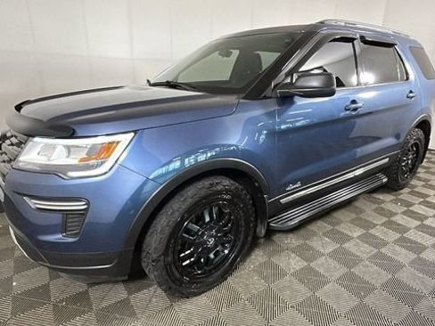Used 2018 Ford Explorer XLT AWD/4WD image 6