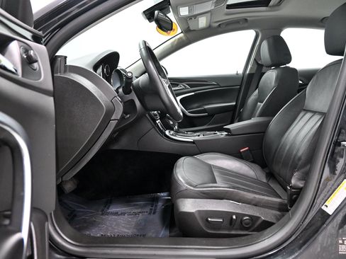 Used 2011 Buick Regal CXL w/ RL2 Preferred Equipment Group FWD image 5