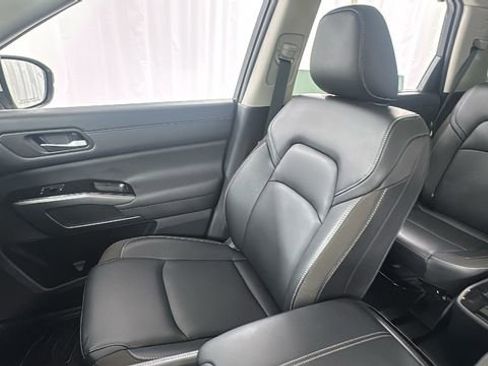 Used 2024 Nissan Pathfinder SL w/ SL Premium Package image 13