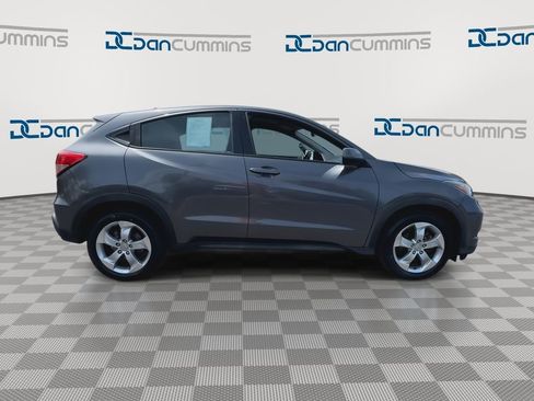 Used 2016 Honda HR-V LX image 9