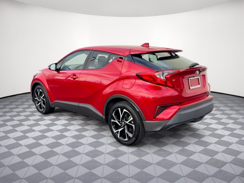 Used 2022 Toyota C-HR XLE FWD image 3