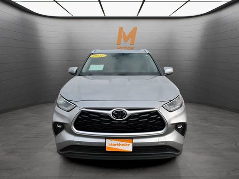 Used 2021 Toyota Highlander XLE image 6