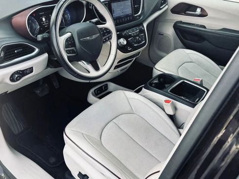 Used 2017 Chrysler Pacifica Limited FWD image 20