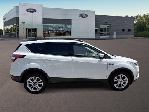 Used 2018 Ford Escape SE w/ Ford Safe & Smart Package FWD image 12