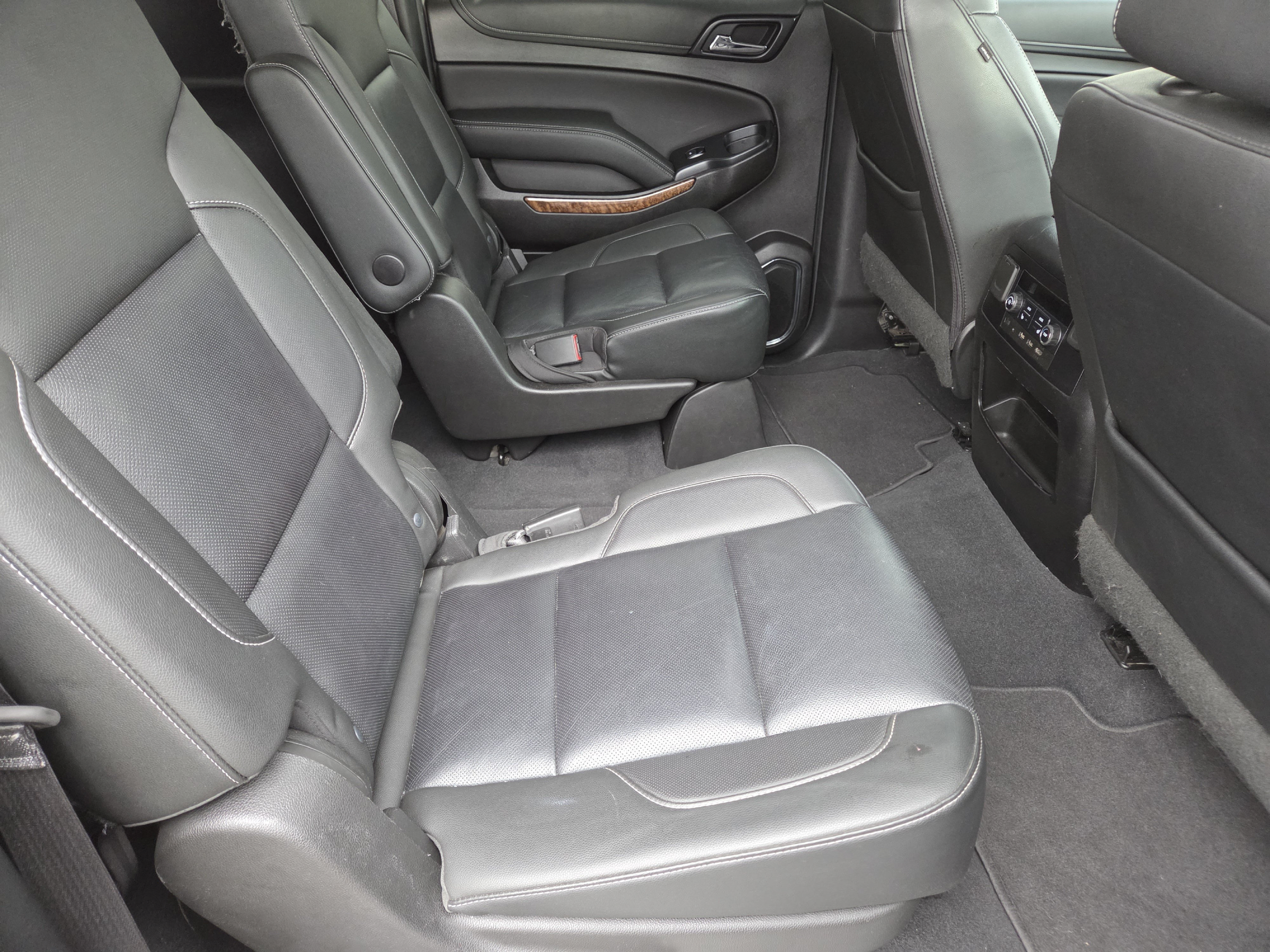 Used 2019 Chevrolet Suburban Premier AWD/4WD image 29