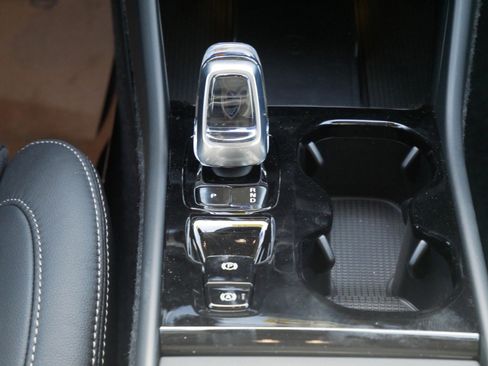 New 2026 Volvo XC40 B5 Ultra w/ Climate Package image 9