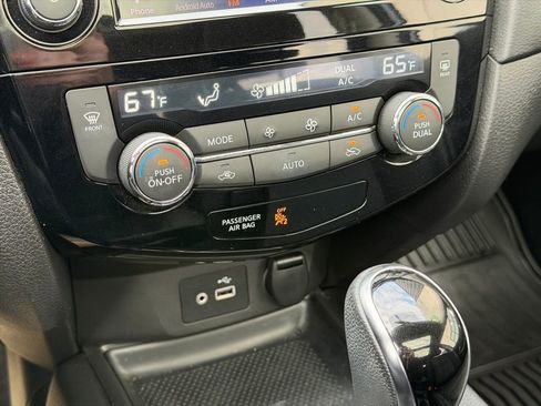 Used 2018 Nissan Rogue SV w/ Sun & Sound Touring Package image 15