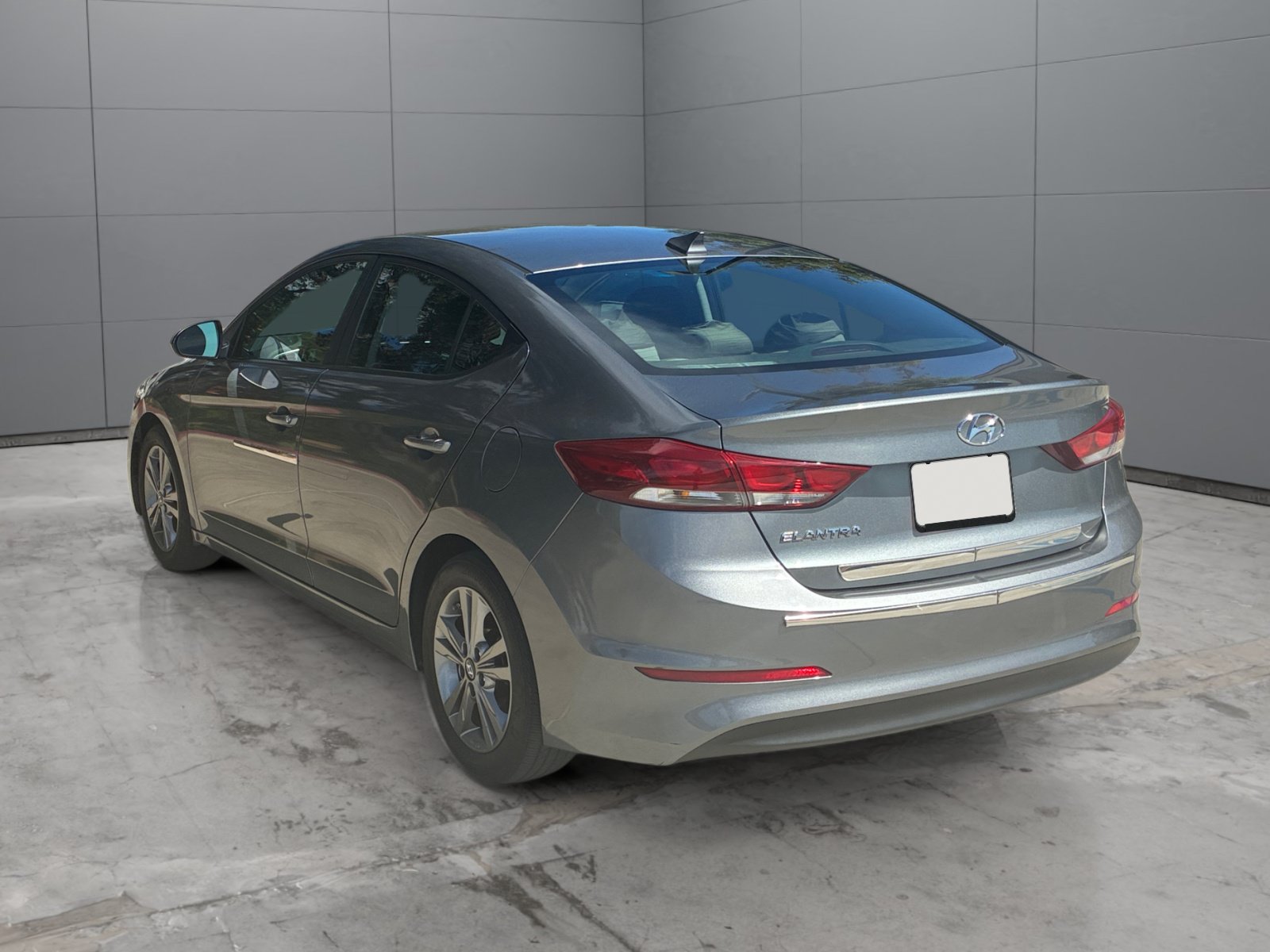Used 2018 Hyundai Elantra SEL w/ Cargo Package FWD image 3