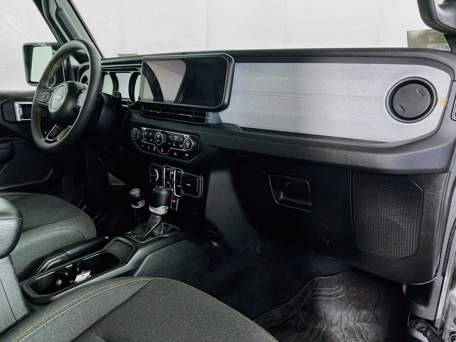 Used 2024 Jeep Wrangler Unlimited AWD/4WD image 29