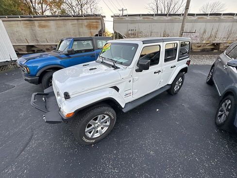 Used 2019 Jeep Wrangler Unlimited Sahara w/ Uconnect 4C Nav & Sound Group image 10