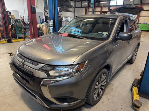 Used 2020 Mitsubishi Outlander ES image 3