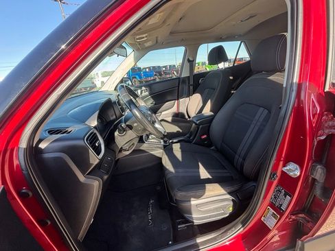 Used 2023 Hyundai Venue SEL image 12