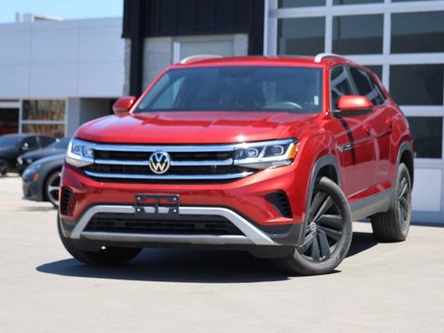 Used 2022 Volkswagen Atlas Cross Sport SE AWD/4WD image 3