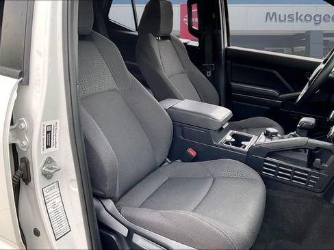 Used 2025 Toyota 4Runner SR5 AWD/4WD image 28