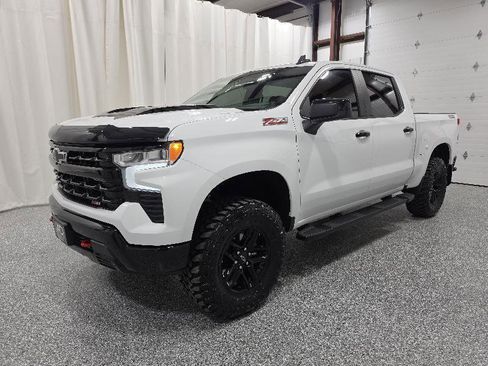 Used 2024 Chevrolet Silverado 1500 LT Trail Boss w/ Convenience Package II image 2