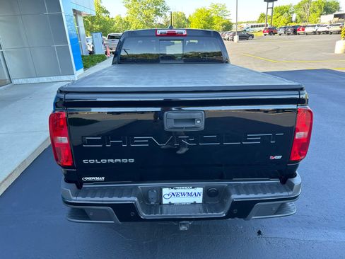 Used 2022 Chevrolet Colorado Z71 w/ Z71 Midnight Edition AWD/4WD image 8