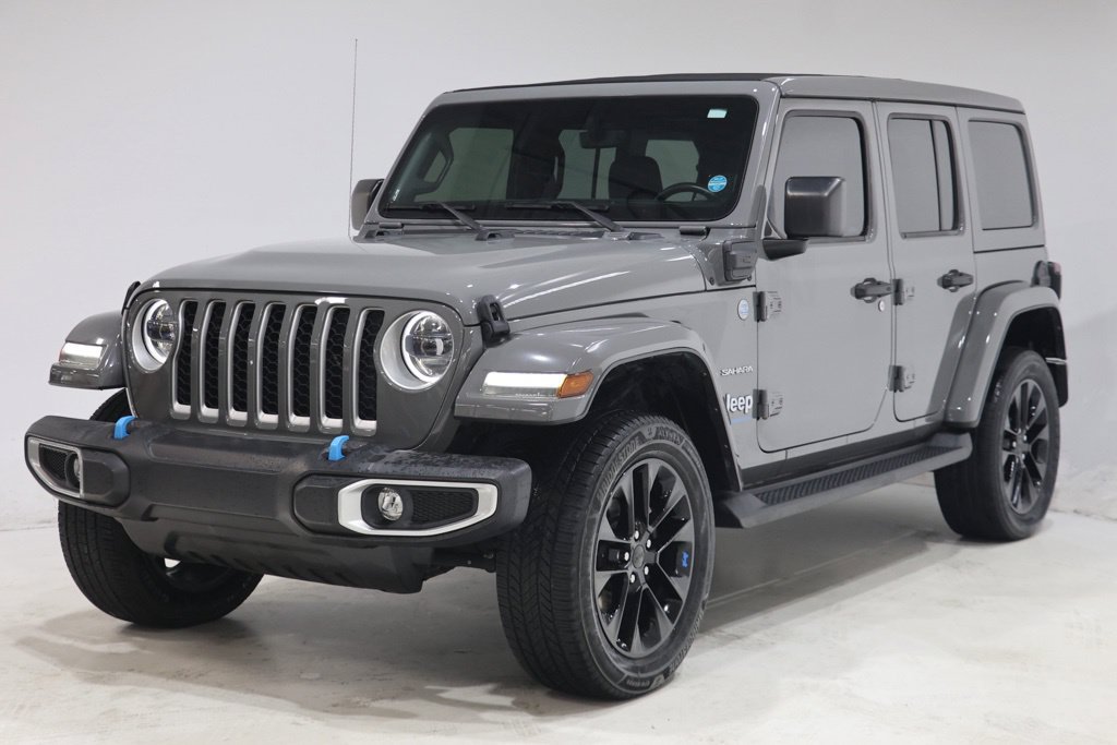 Used 2023 Jeep Wrangler Unlimited Sahara w/ Cold Weather Group AWD/4WD image 7