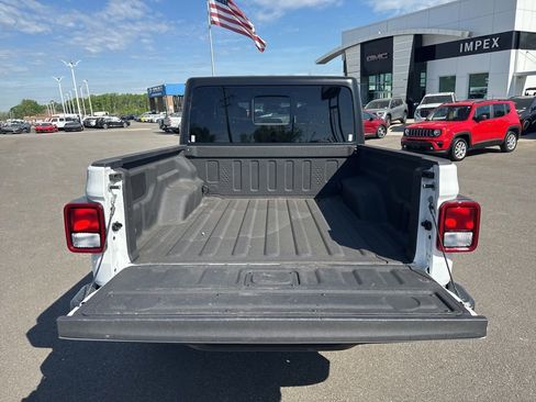 Used 2025 Jeep Gladiator Sport image 27