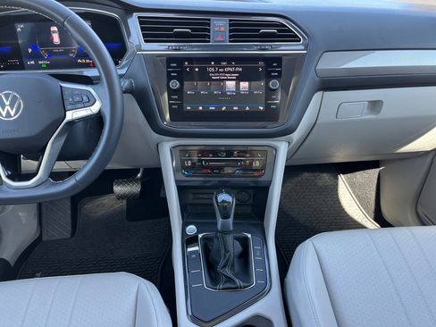 Certified 2023 Volkswagen Tiguan SE w/ Panoramic Sunroof Package image 13