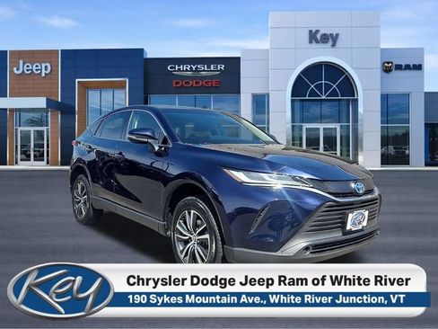 Used 2023 Toyota Venza LE AWD/4WD image 1
