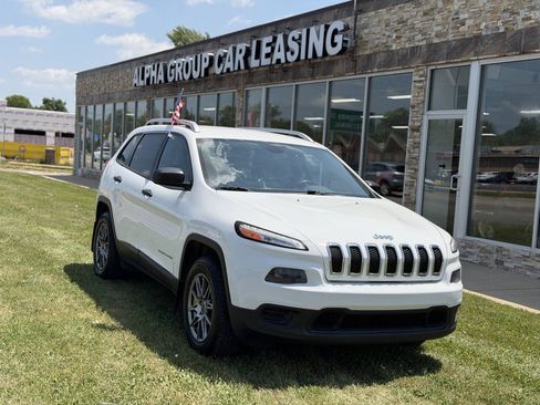 Used 2017 Jeep Cherokee Sport w/ Cold Weather Group AWD/4WD image 2