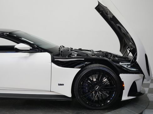 Used 2020 Aston Martin DBS Superleggera RWD image 39