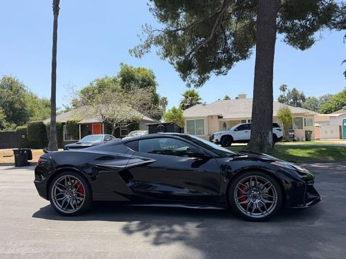 Used 2026 Chevrolet Corvette Z06 RWD image 2
