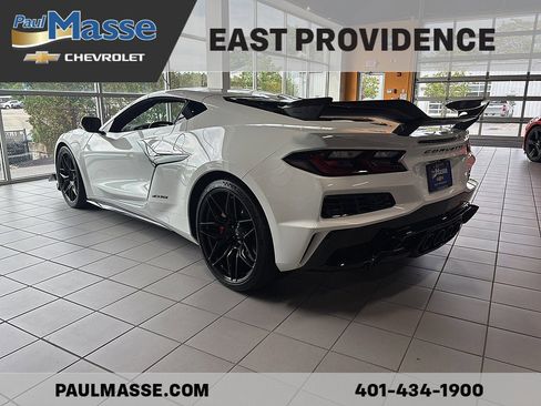 Used 2023 Chevrolet Corvette Z06 w/ Z07 Performance Package RWD image 2