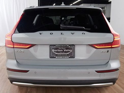 Certified 2025 Volvo V60 B5 Cross Country Plus AWD/4WD image 4