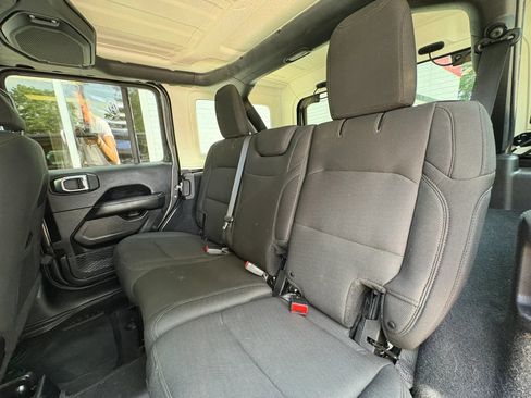 Used 2019 Jeep Wrangler Unlimited Sahara w/ LED Lighting Group AWD/4WD image 24