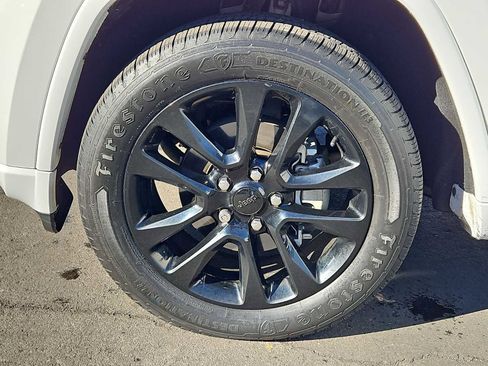 Used 2020 Jeep Grand Cherokee Altitude image 14