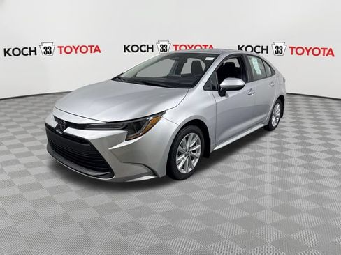 Used 2025 Toyota Corolla LE w/ LE Premium Package FWD image 3