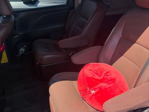 Used 2015 Toyota Sienna Limited Premium FWD image 23