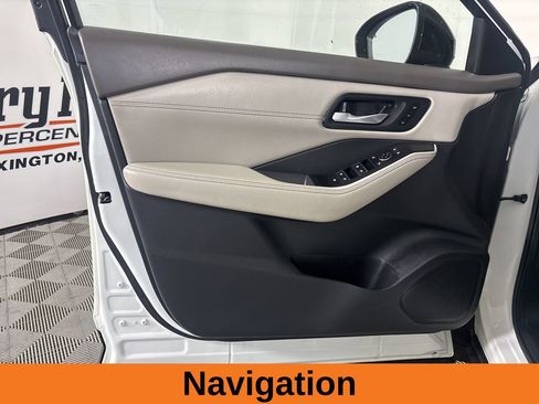 Used 2023 Nissan Rogue SL w/ SL Premium Package image 9