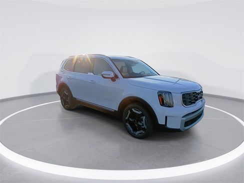 New 2025 Kia Telluride S image 2