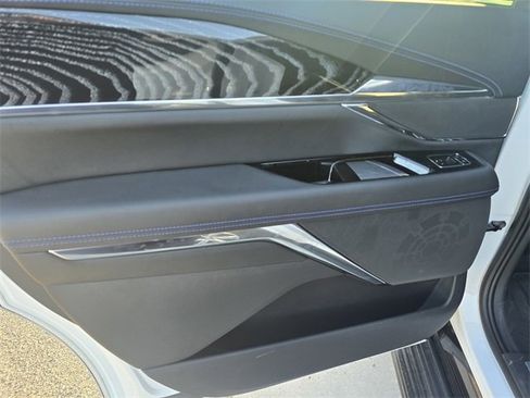 New 2025 Cadillac Escalade IQ Luxury 1 w/ Smart Trailering package image 14
