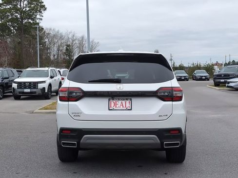 Used 2023 Honda Pilot Elite image 4